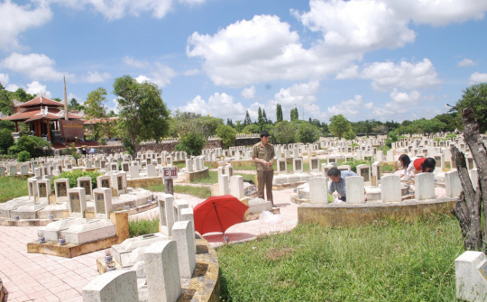 Mây trắng cuộn về từ cõi xa xanh