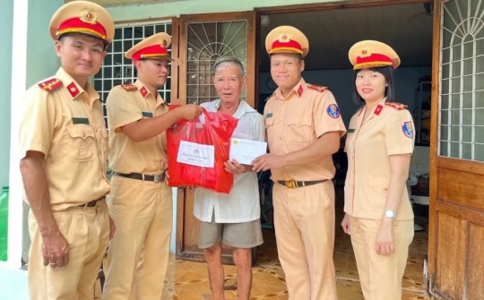 Tuổi trẻ Phòng CSGT ĐB-ĐS tổ chức nhiều hoạt động kỷ niệm Ngày Thương binh - Liệt sỹ 27/7