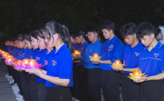 Lễ thắp nến tri ân các Anh hùng liệt sỹ tại Nghĩa trang Liệt sĩ Quốc tế Việt - Lào