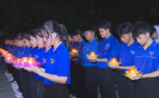 Lễ thắp nến tri ân các Anh hùng liệt sỹ tại Nghĩa trang Liệt sĩ Quốc tế Việt - Lào