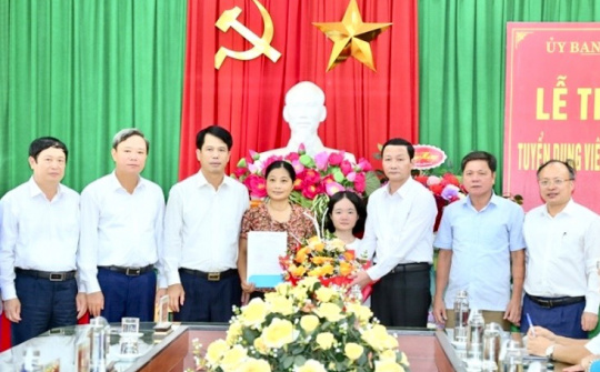 Cô giáo không tay Lê Thị Thắm chính thức trở thành giáo viên ngành giáo dục và đào tạo Thanh Hóa