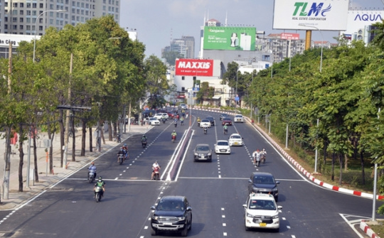 TP.HCM sẽ triển khai thu phí sử dụng lòng đường, vỉa hè