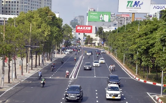 TP.HCM sẽ triển khai thu phí sử dụng lòng đường, vỉa hè