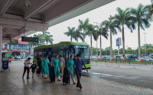 Sân bay Nội Bài phục vụ xe buýt điện miễn phí kết nối hai nhà ga