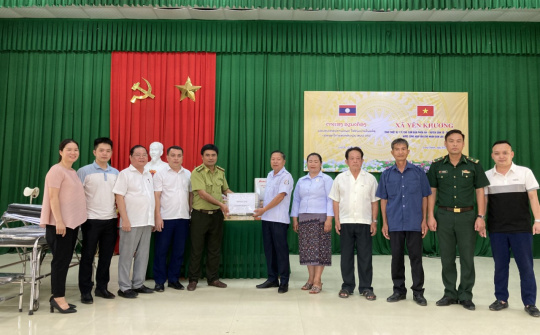 Lang Chánh: Trao tặng trang thiết bị vật tư y tế cho huyện Sầm Tớ tỉnh Hủa Phăn