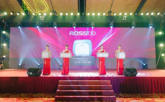 Tân Á Đại Thành ra mắt bình nước nóng Rossi 30