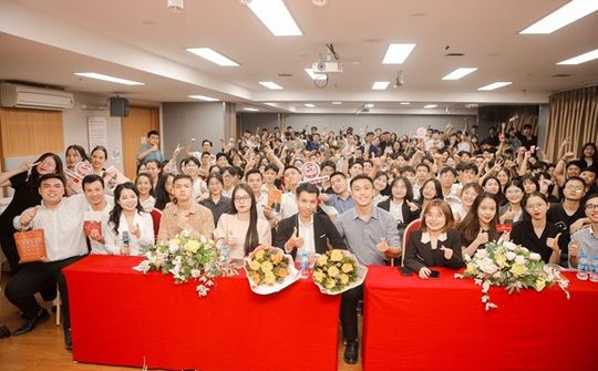 Talkshow "Tự Hào Gen Z: Khám Phá Nghề Bán Hàng"