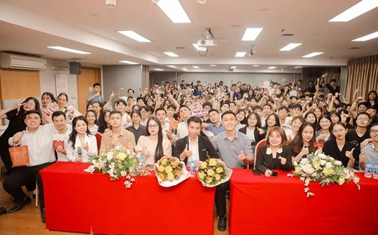 Talkshow "Tự Hào Gen Z: Khám Phá Nghề Bán Hàng"