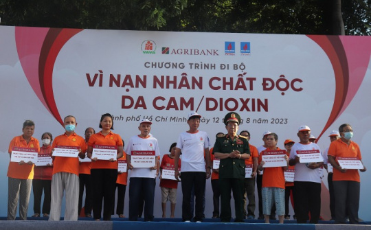 Hơn 5.000 người đi bộ đồng hành vì nạn nhân chất độc da cam/dioxin