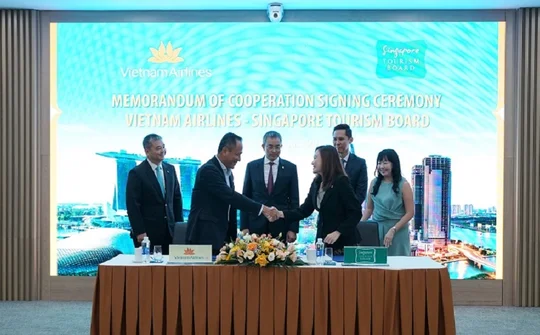 Vietnam Airlines và Tổng cục Du lịch Singapore ký kết hợp tác phát triển du lịch