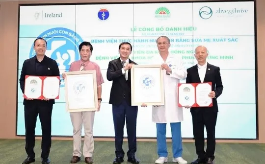 Bệnh viện Hồng Ngọc nhận danh hiệu “Bệnh viện thực hành nuôi con bằng sữa mẹ xuất sắc”