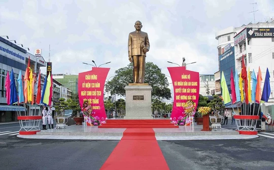 Tự hào mãi “chất người” Tôn Đức Thắng