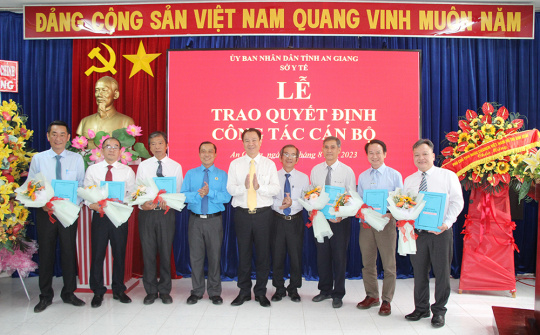An Giang: Sở Y tế trao quyết định công tác cán bộ