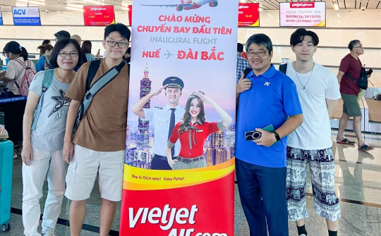 Nhà ga mới Phú Bài (Huế) đón đoàn khách đầu tiên đến từ Đài Bắc
