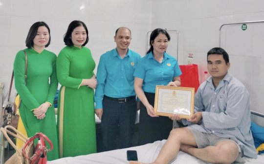 Lái xe Mai Linh Hà Nội dũng cảm cứu hai em nhỏ đuối nước