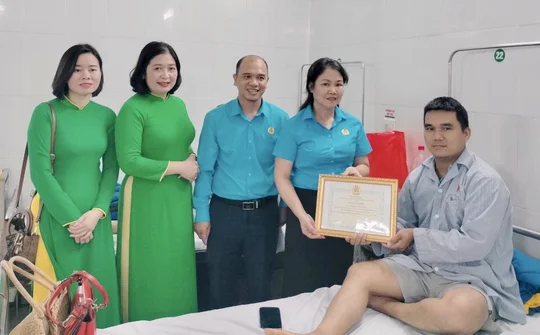 Lái xe Mai Linh Hà Nội dũng cảm cứu hai em nhỏ đuối nước