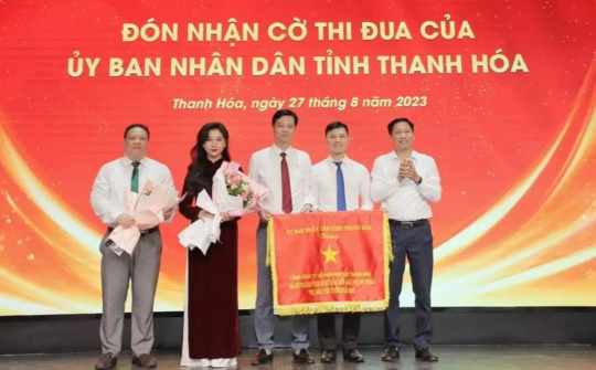 Tổng công ty CP Hợp Lực đón nhận danh hiệu “Doanh nghiệp kiểu mẫu”