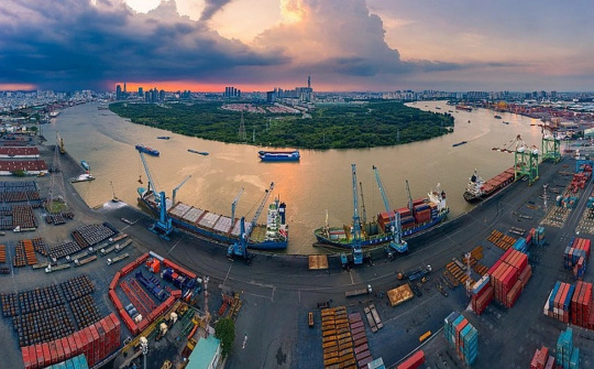 Xuất siêu vượt ngưỡng 20 tỷ USD trong 8 tháng