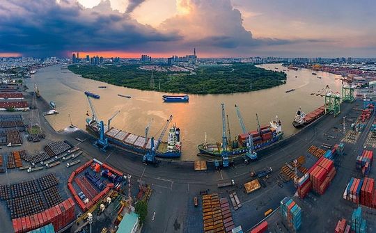 Xuất siêu vượt ngưỡng 20 tỷ USD trong 8 tháng