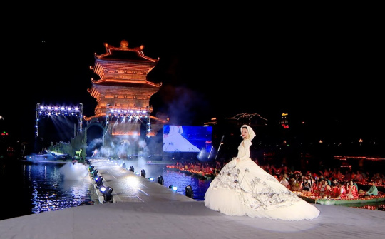 Vẻ đẹp văn hóa Ninh Bình qua những tà áo dài