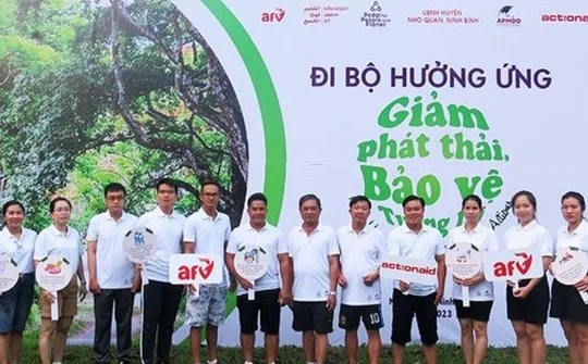 Gần 1.000 người đi bộ hưởng ứng chương trình "Giảm phát thải, bảo vệ tương lai"