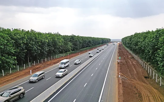 Thủ tướng yêu cầu khẩn trương xây dựng quy chuẩn về đường bộ cao tốc
