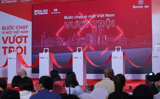 Techcombank đóng góp 1,1 tỷ đồng chia sẻ mất mát với gia đình nạn nhân vụ hỏa hoạn tại Hà Nội và lũ quét ở Lào Cai