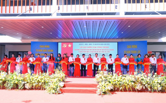 Trường Mầm non đô thị Sài Đồng vinh dự được gắn biển công trình chào mừng 20 năm thành lập quận Long Biên