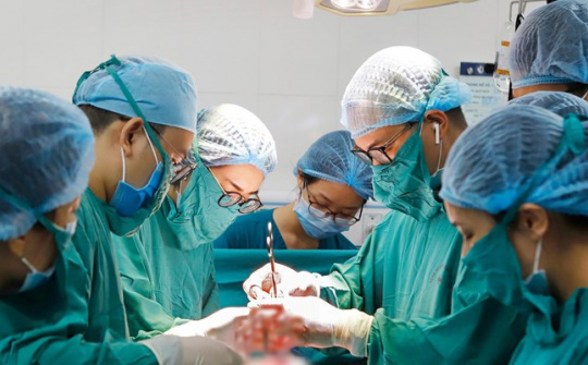 Mổ lấy thai cứu sản phụ tiền sản giật nặng, phù toàn thân