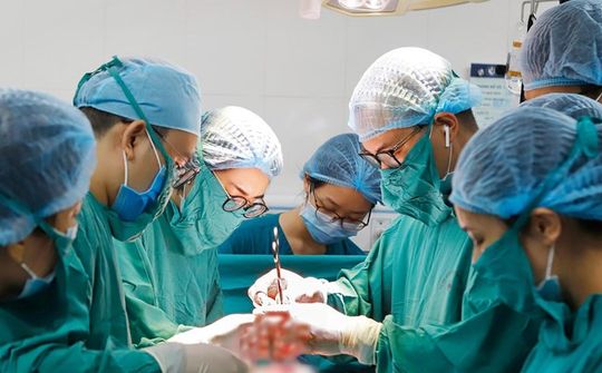 Mổ lấy thai cứu sản phụ tiền sản giật nặng, phù toàn thân