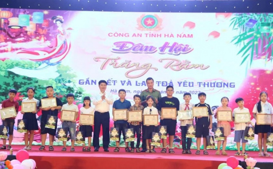 Công an tỉnh Hà Nam tổ chức chương trình "Đêm hội trăng rằm - Gắn kết và lan tỏa yêu thương"