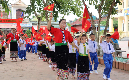 Nghệ An: Gần 1 triệu học sinh hân hoan khai giảng năm học mới