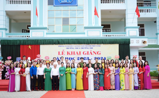 Trường THCS Trường Thi, TP Vinh, Nghệ An: Trang trọng, hân hoan chào mừng năm học mới