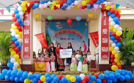 Vinamilk và Qũy sữa cùng hơn 11.000 trẻ em khó khăn đón năm học mới