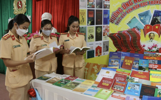 Công an Đắk Nông hưởng ứng Ngày sách Việt Nam