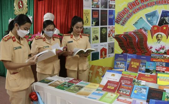 Công an Đắk Nông hưởng ứng Ngày sách Việt Nam