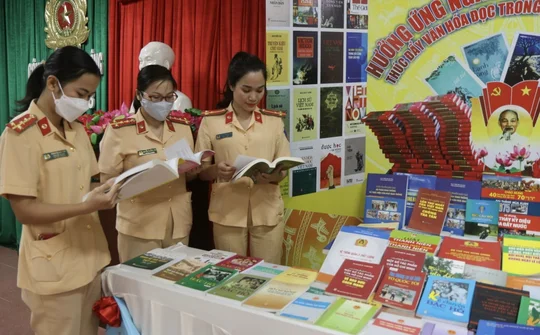 Công an Đắk Nông hưởng ứng Ngày sách Việt Nam