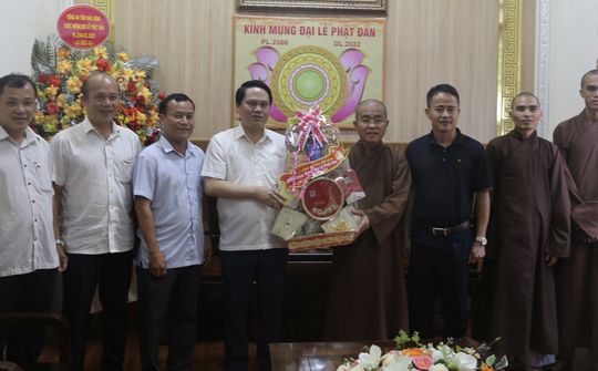 Đắk Nông: Ngành Công an thăm, chúc mừng Đại lễ Phật đản 2022