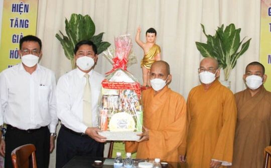 Ninh Thuận: Chủ tịch UBND tỉnh thăm, chúc mừng nhân Đại lễ Phật đản năm 2022