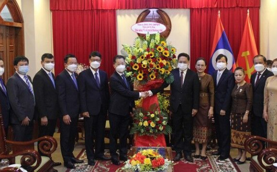 Đà Nẵng: Lãnh đạo thành phố thăm, chúc "Tết cổ truyền Bunpimay" Tổng Lãnh sự quán Lào
