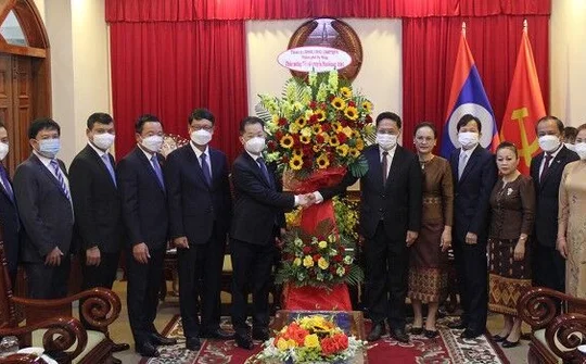 Đà Nẵng: Lãnh đạo thành phố thăm, chúc "Tết cổ truyền Bunpimay" Tổng Lãnh sự quán Lào