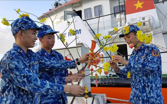 Kỷ niệm về những chuyến thăm cán bộ, chiến sĩ nơi biên giới và hải đảo dịp Tết