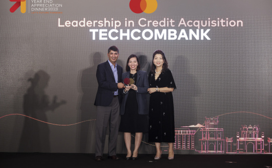 Techcombank: Ngân hàng dẫn đầu về tổng doanh số giao dịch thẻ