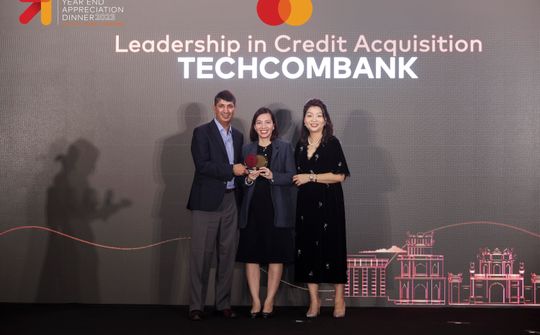 Techcombank: Ngân hàng dẫn đầu về tổng doanh số giao dịch thẻ