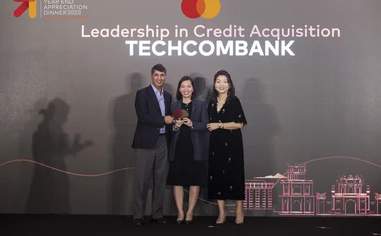 Techcombank: Ngân hàng dẫn đầu về tổng doanh số giao dịch thẻ