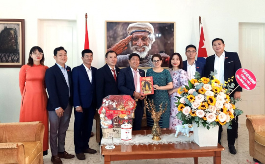Tạp chí Việt Nam hội nhập thăm Tổng Lãnh sự quán Cu Ba tại TP.HCM