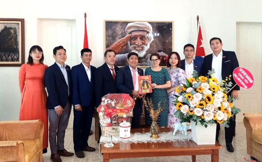 Tạp chí Việt Nam hội nhập thăm Tổng Lãnh sự quán Cu Ba tại TP.HCM