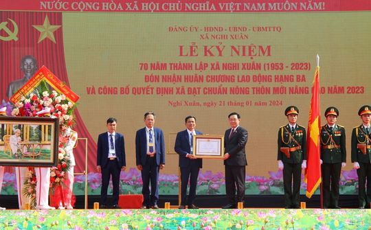Nghi Xuân (Nghệ An) kỷ niệm 70 năm thành lập, đón nhận Huân chương Lao động hạng Ba