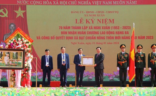 Nghi Xuân (Nghệ An) kỷ niệm 70 năm thành lập, đón nhận Huân chương Lao động hạng Ba