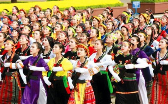 Đẩy mạnh thực hành dân chủ, tiếp tục phát huy cao độ sức mạnh của nhân dân trong xây dựng và phát triển đất nước